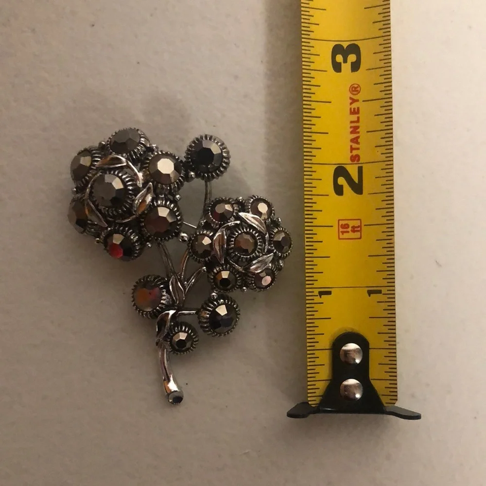 Vintage Weiss Silver Floral Rhinestone Brooch Elegant Jewelry Pewter Tone